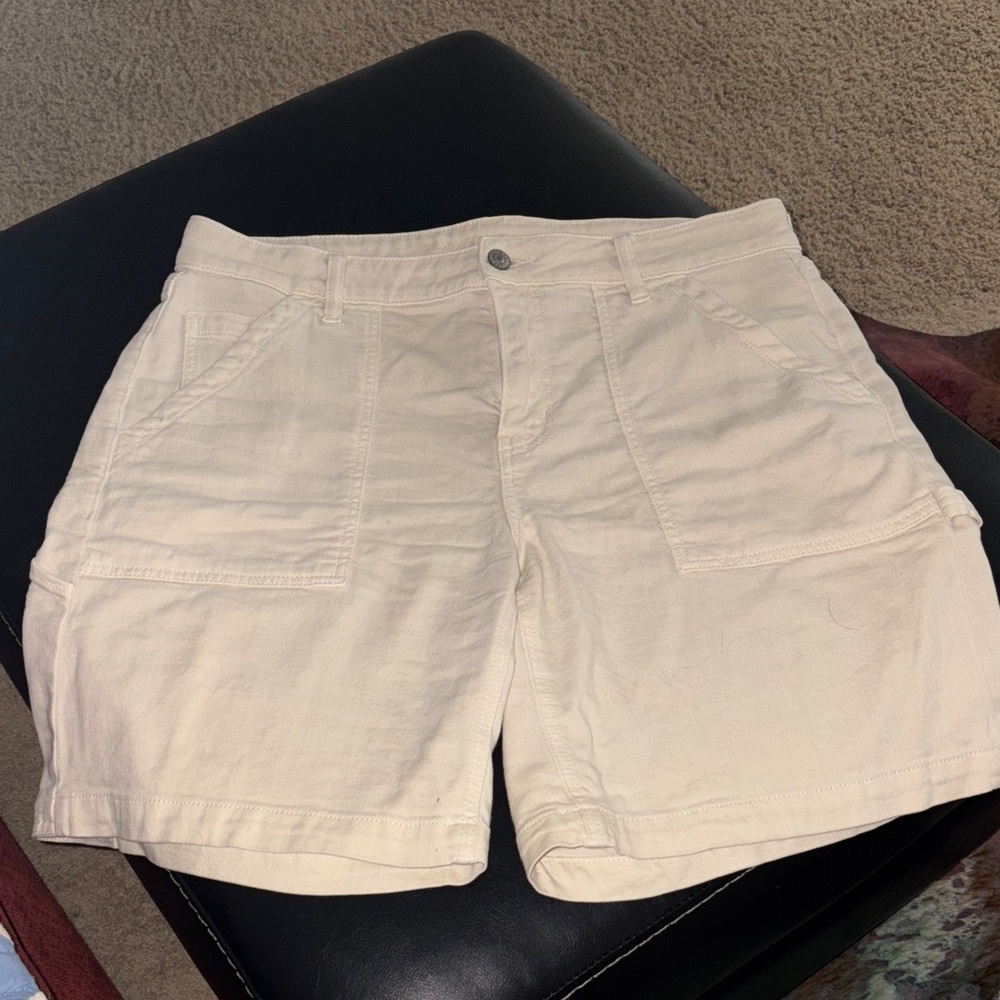 American Eagle Outfitters Women's Cream Cargo Shorts